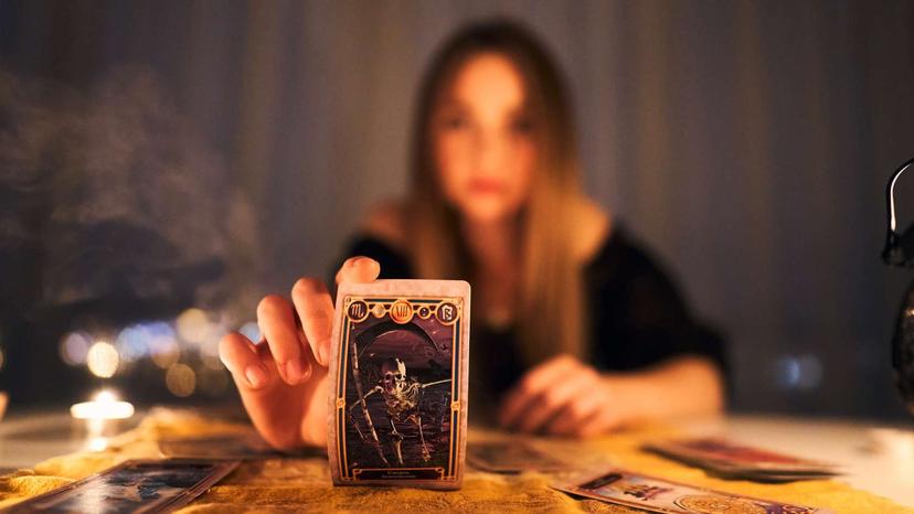 How Do You Become A Tarot Reader?
